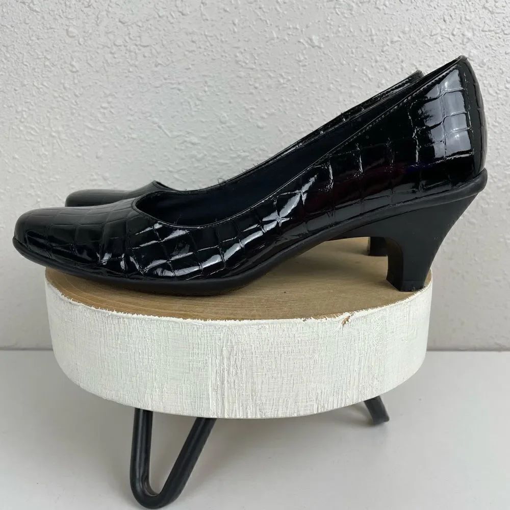Bellini Black Faux Leather Heels Size 6M EUC